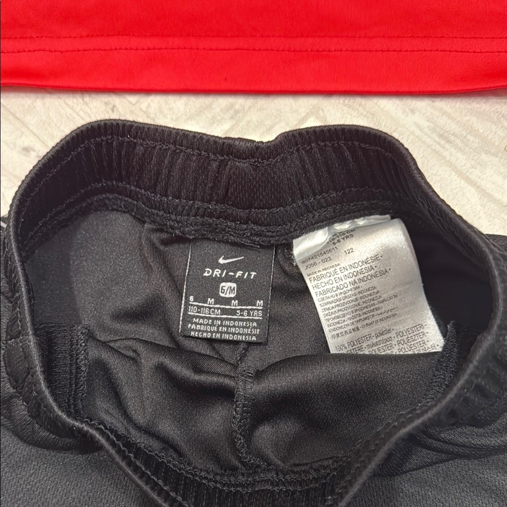 Nike Neon Red T-Shirt and Black Shorts Set, kids 6 - Picture 6 of 8